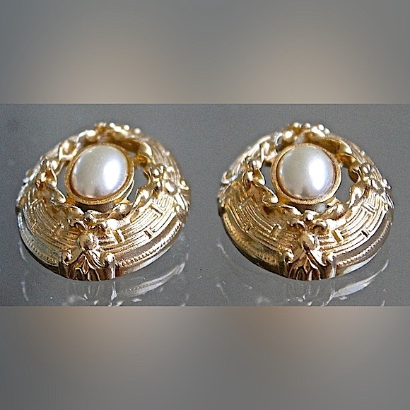 ACCESSORCRAFT N.Y.C. EARRING GOLD PEARL CLIP ON VINTAGE 1990’s - Picture 2 of 7